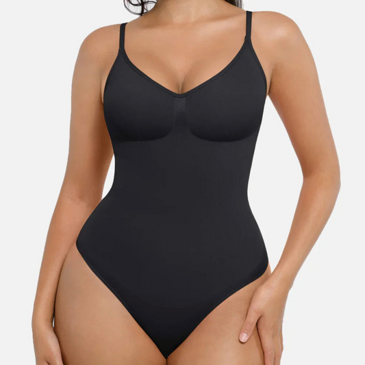 Model wearing Bodysuit Confort et Style in a modern setting